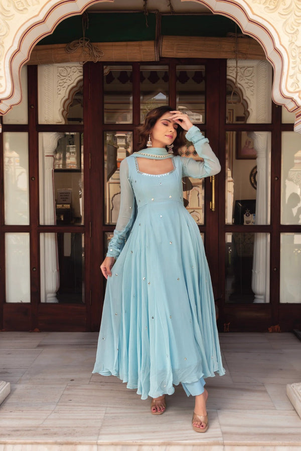 Label Mishwa Presents Simple and Comfortable Gown